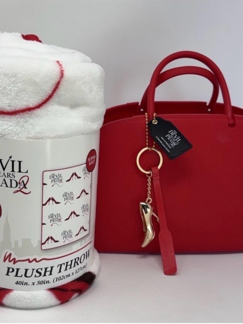 The Devil Wears PRADA
Popcorn Purse Bucket With Charms & Blanket Set New